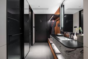 Ванная комната в Intercity Hotel Shanghai City Center - Free Mini Bar