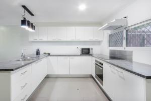 Kuchyň nebo kuchyňský kout v ubytování Citi Serviced Apartments - Gaba Place
