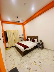 a bedroom with a large bed with a marble floor at Hotel Laxmanam Residency - 900 meters from Shree Ram Temple Ayodhya in Ayodhya