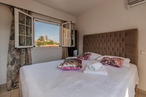 A bed or beds in a room at Eleni's Apartment Top Floor