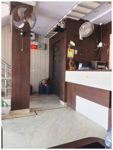 Galería fotográfica de HOTEL GANGA # PALACE Near Mathura Museum - Bus Stand - Mathura Railway Jucation - Parking and Wifi Facilities - Air Conditioning Luxury Room - A Top Rated Four Star Hotel en Mathura