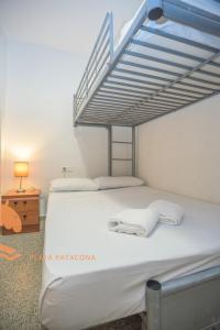 A bed or beds in a room at Patacona Green Holiday