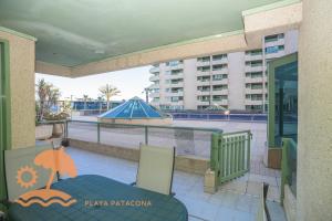 The swimming pool at or close to Patacona Green Holiday