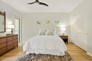 Postel nebo postele na pokoji v ubytování Poipu Sands 116 + 44 fotografií