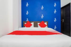 Postel nebo postele na pokoji v ubytování Hotel O JPS PALACE