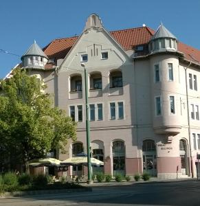 a large white building with a red roof at Bors Apartman Szeged in Szeged