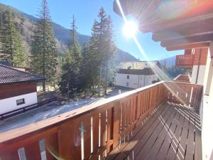 a balcony with a view of a mountain at Chopok Juh apartmán Yeti in Horná Lehota