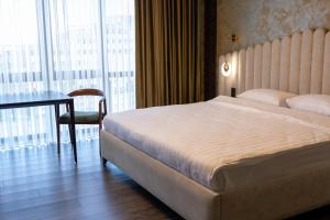 Letto o letti in una camera di Fidji Hotel