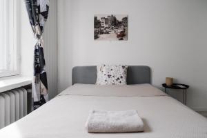 Postel nebo postele na pokoji v ubytování Cozy Studio Apt in Kamppi with Perfect Location