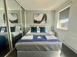 Ένα ή περισσότερα κρεβάτια σε δωμάτιο στο Owton House +12 φωτογραφίες
