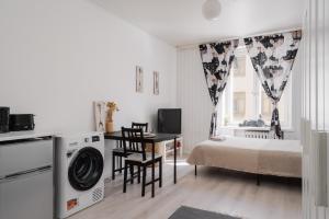 Postel nebo postele na pokoji v ubytování Cozy Studio Apt in Kamppi with Perfect Location