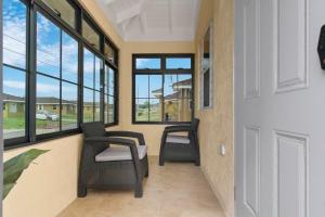 Old HarbourにあるFully Air Conditioned Colbeck Manor - The Geenie Gatesの廊下