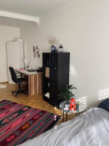 A cute room with 1,5 bed in shared flat 객실 침대