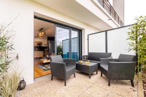 Gallery image of DisneyLand 13min - KingSize Bed - Private Parking - Terrace - Calm Village in Ferrières-en-Brie