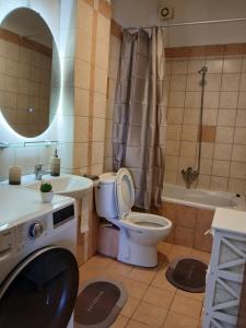 Ένα μπάνιο στο Apartman KORMILO