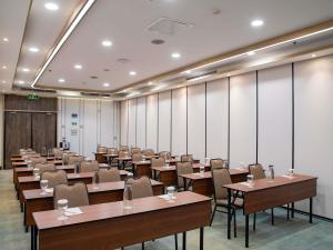 Zaplecze biznesowe lub konferencyjne w obiekcie Ibis Bandung Pasteur
