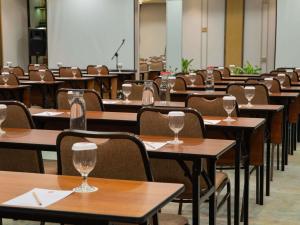 Zaplecze biznesowe lub konferencyjne w obiekcie Ibis Bandung Pasteur