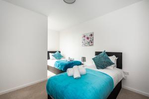Postel nebo postele na pokoji v ubytování Chiswick Park 3 bed 3 bath West London - Parking