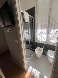 a bathroom with a toilet and a shower and a sink at A Casa Di Lu Na 3 in Bologna