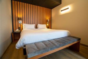 Postel nebo postele na pokoji v ubytování Best Western Côte des Sables Plouescat