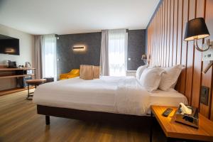 Postel nebo postele na pokoji v ubytování Best Western Côte des Sables Plouescat