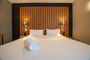 Postel nebo postele na pokoji v ubytování Best Western Côte des Sables Plouescat