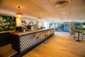 Restaurace v ubytování Best Western Côte des Sables Plouescat