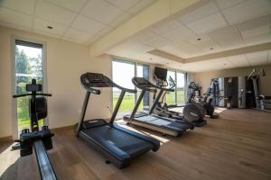 Fitness centrum a/nebo fitness zařízení v ubytování Best Western Côte des Sables Plouescat