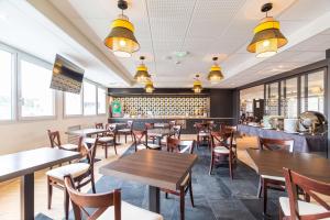 Restaurace v ubytování Best Western Côte des Sables Plouescat