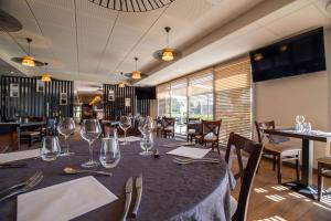 Restaurace v ubytování Best Western Côte des Sables Plouescat
