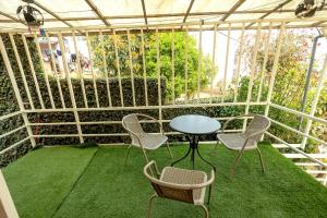Balcone o terrazza di Kathmandu room with great view, like resort
