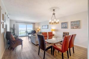 Χώρος καθιστικού στο Emerald Oasis, Emerald Oasis- Gulf Front, Great for Families and Close to Destin Harbor!