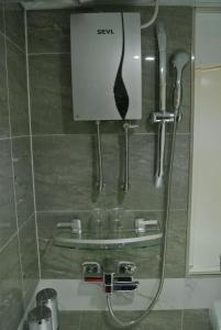 Ένα μπάνιο στο 香港金門賓館 KamMun Guest House