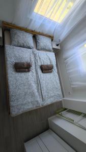 a small room with two pillows and a bed at Budatava Vendégház in Balatonalmádi +3 photos