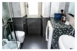a bathroom with a toilet and a sink and a tub at Ostia Holiday La Marina in Lido di Ostia