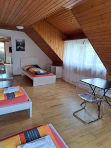 Postel nebo postele na pokoji v ubytování good bed Aarwangen