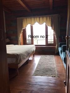 Himalyan Kothi Kais客房内的一张或多张床位
