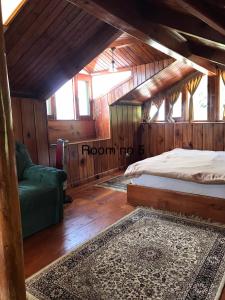 Himalyan Kothi Kais客房内的一张或多张床位