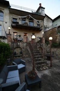 a building with a staircase and a building with couches at Casa storica Valentina in Monforte dʼAlba