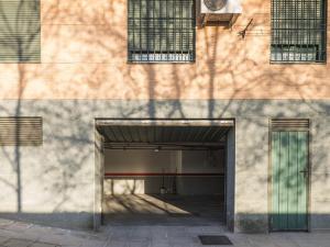 a large building with a door in the middle at Apartamento Salto del caballo con Parking Incluido - Living Toledo in Toledo