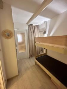 Postel nebo postele na pokoji v ubytování Domaine Valescure St Raphael Piscine Golf + 24 fotografií