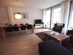 TV a/nebo společenská místnost v ubytování Spacious apartment with mountain view