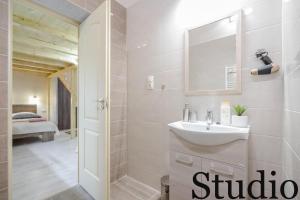 Kúpeľňa v ubytovaní BpR Luminous Design Apartments + 31 fotografií