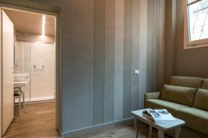 Posezení v ubytování GOGO` Petit Hotel + 33 fotografií
