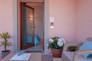 a room with a mirror and a table with flowers at Domo Davide in San Teodoro +45 photos