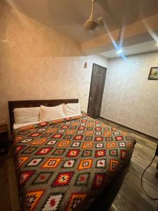 Postel nebo postele na pokoji v ubytování Hotel Lagoon Inn - Malviya Nagar