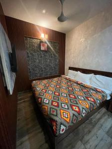 Postel nebo postele na pokoji v ubytování Hotel Lagoon Inn - Malviya Nagar