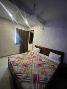 Postel nebo postele na pokoji v ubytování Hotel Lagoon Inn - Malviya Nagar