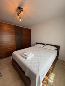 Imagen de la galería de 3-BR Stylish 2-Story Greek Stone House in Cunda, 