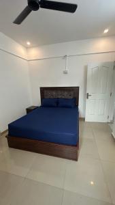 Postel nebo postele na pokoji v ubytování Jacob Residency